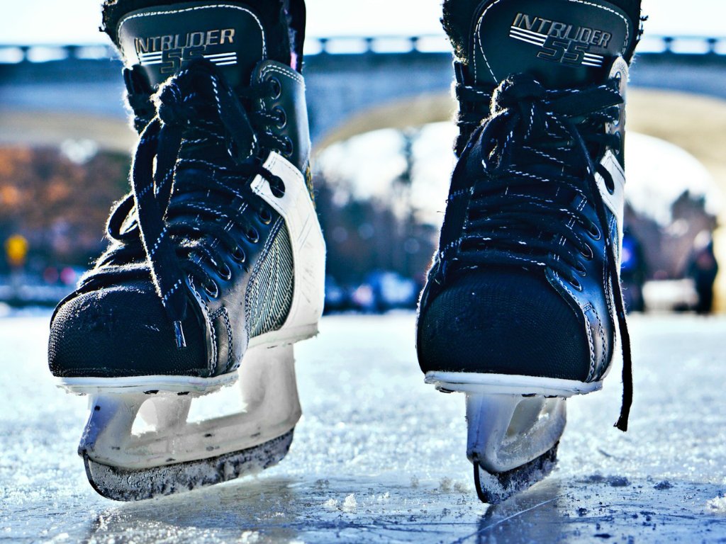 ice-skating-outdoor-rink-valentines